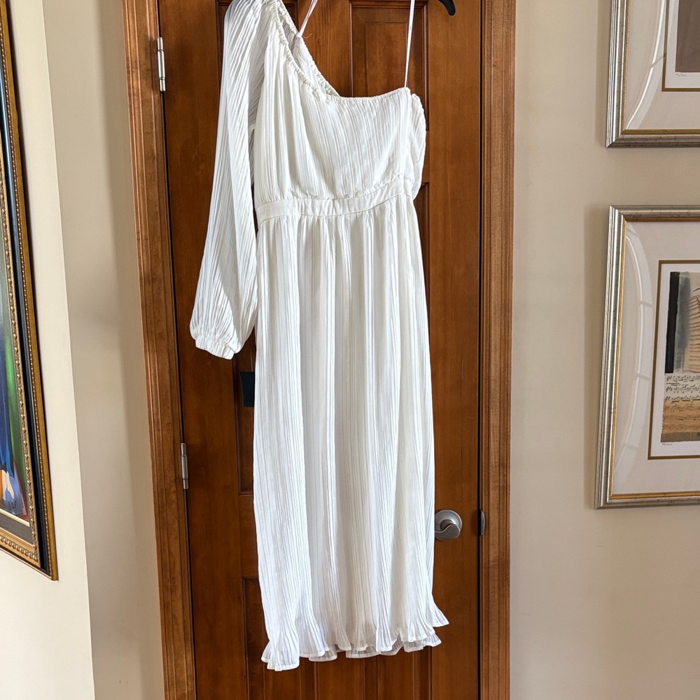 Lulu's Chic White One-Shoulder Dress